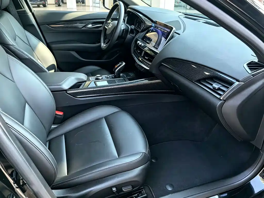 Cadillac CT5 28 T Fashion