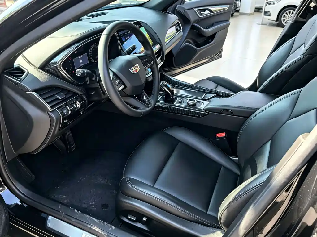 Cadillac CT5 28 T Fashion