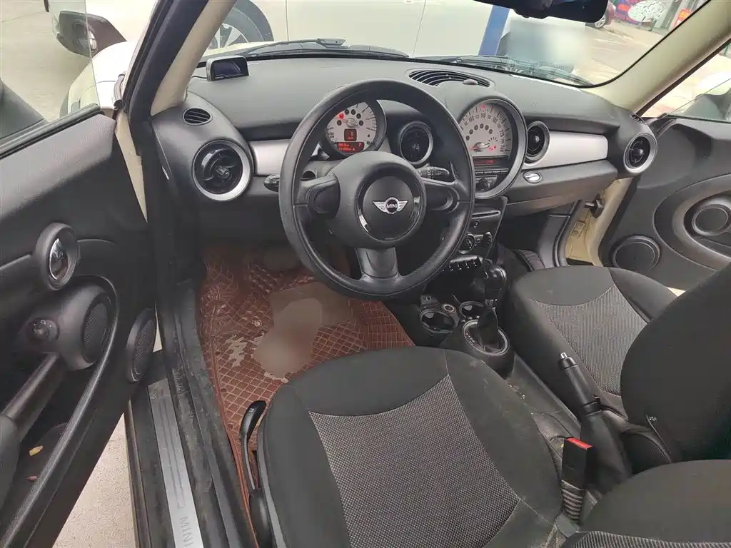 MINI 1.6 L ONE