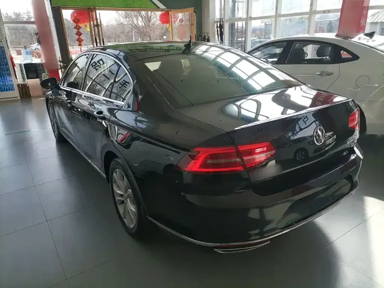 Volkswagen Magotan 330 TSI DSG Luxury CN-VI