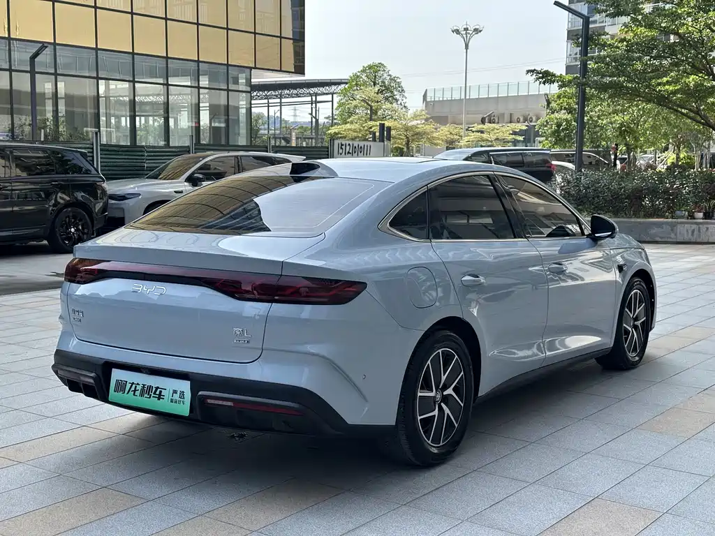 Qin L DM-i Smart Drive 80 KM Transcend