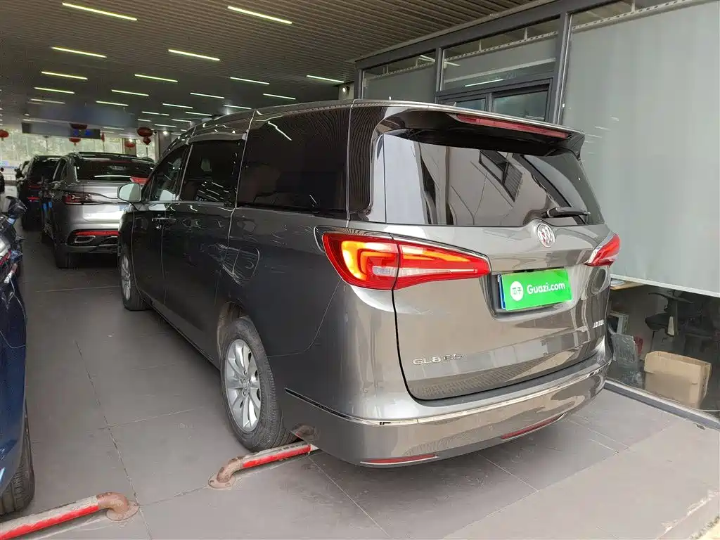 Buick GL8 ES 28 T Premium CN-VI
