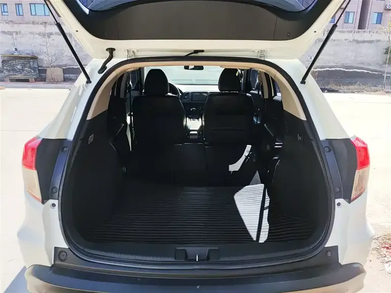 Honda Vezel 1.5 L CVT Pioneer