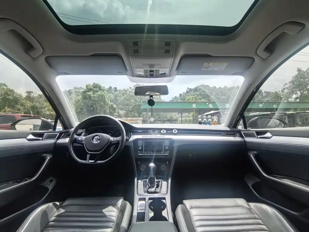 Magotan 280 TSI DSG Leading CN-VI