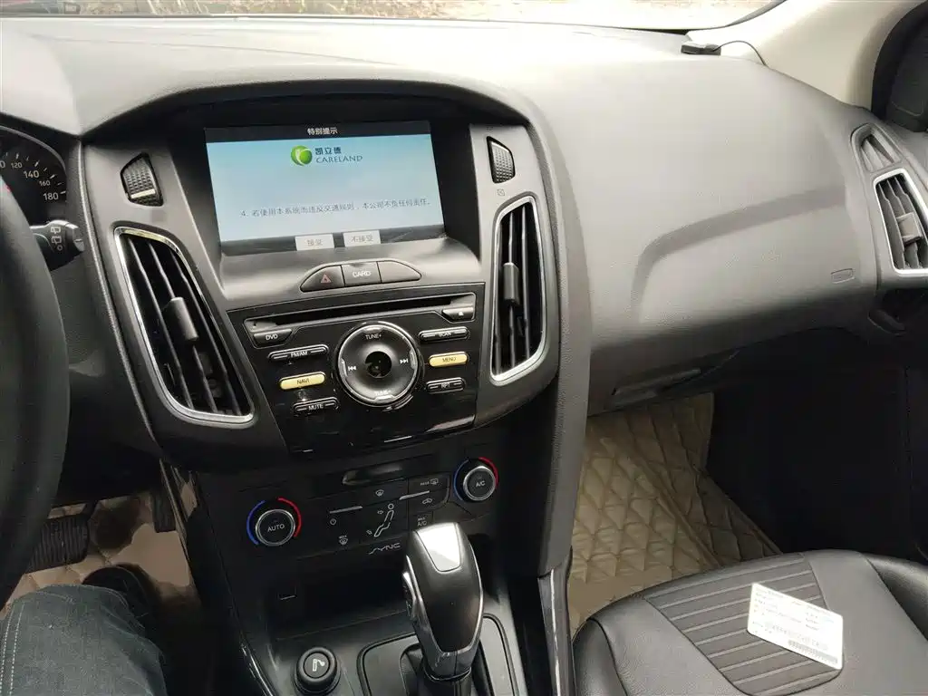 Focus Hatchback 1.6 L Auto Style