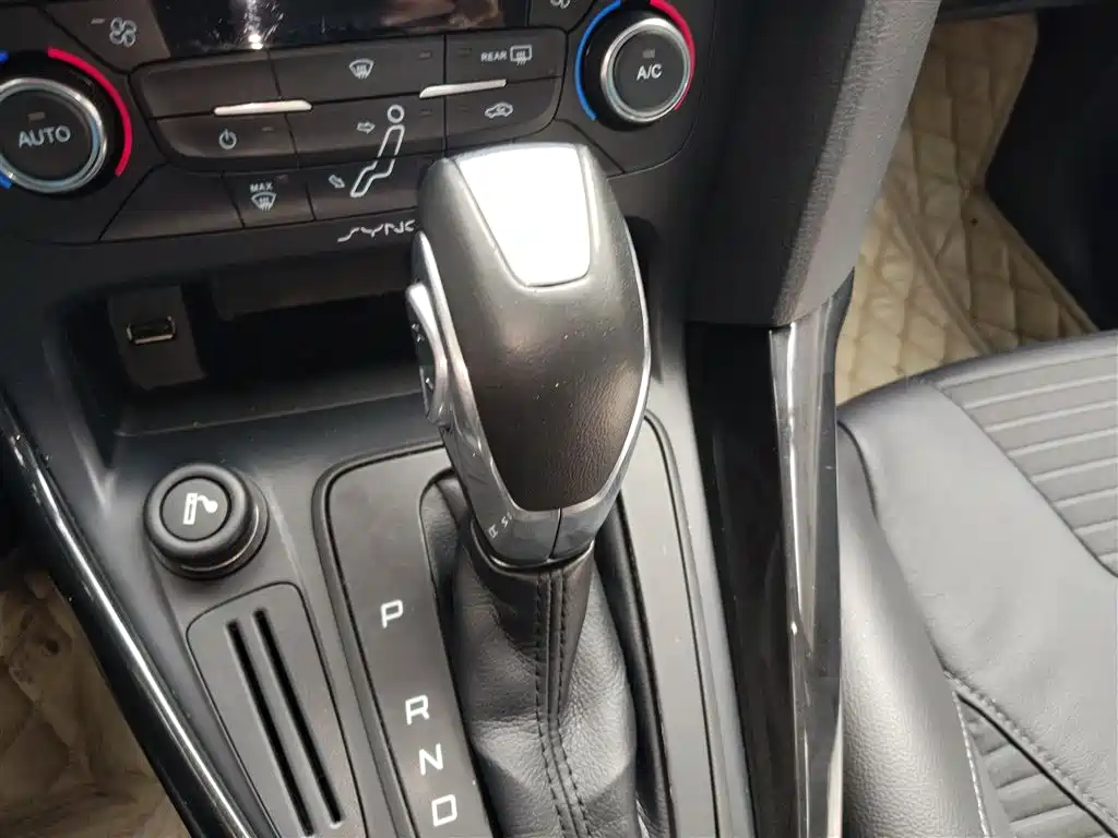 Focus Hatchback 1.6 L Auto Style
