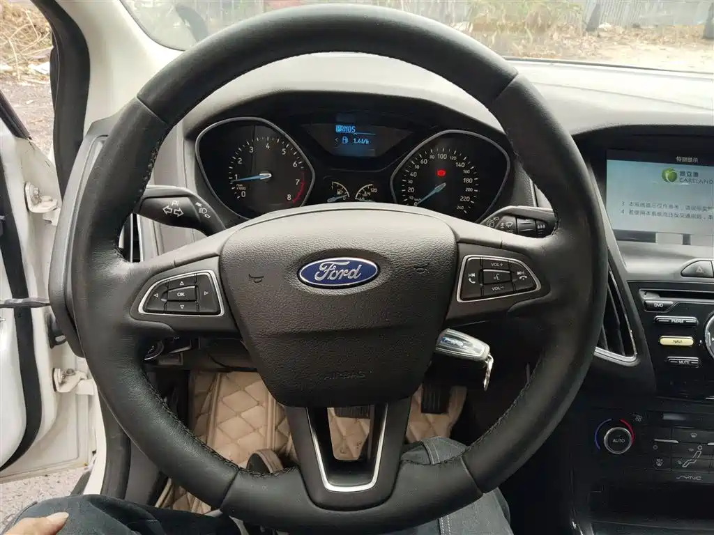 Focus Hatchback 1.6 L Auto Style