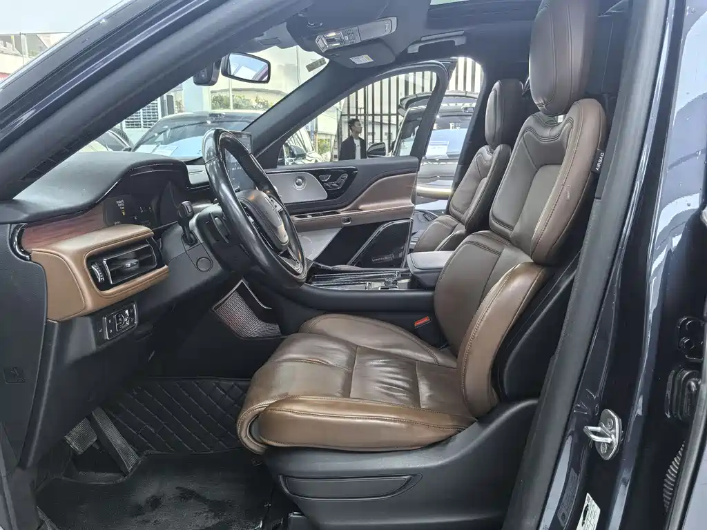 Aviator 3.0 T V6 4 WD Executive