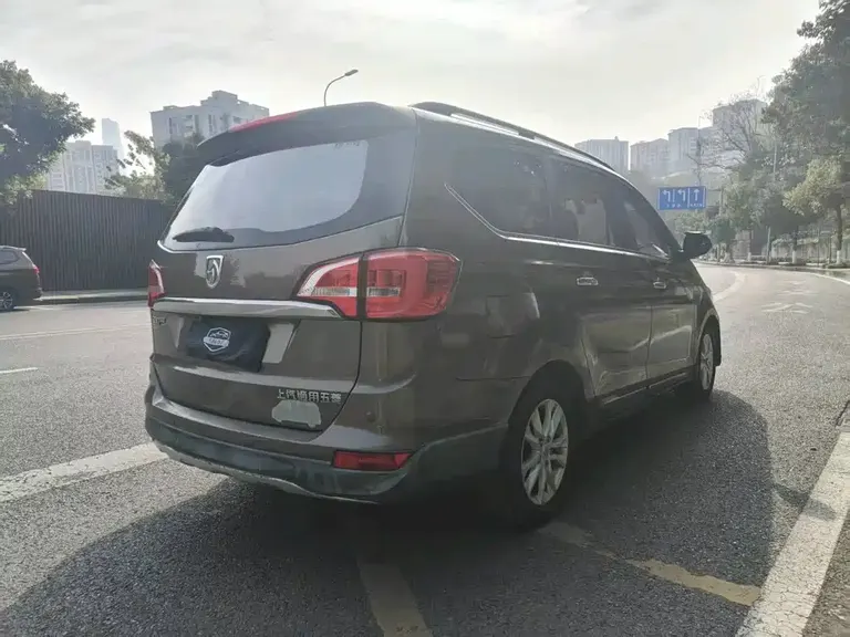 Baojun 730 1.5 L Manual Luxury 7-seat