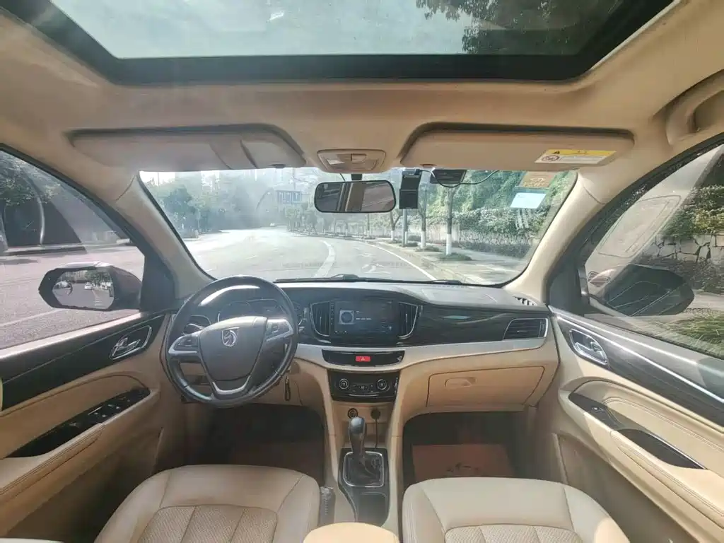 Baojun 730 1.5 L Manual Luxury 7-seat