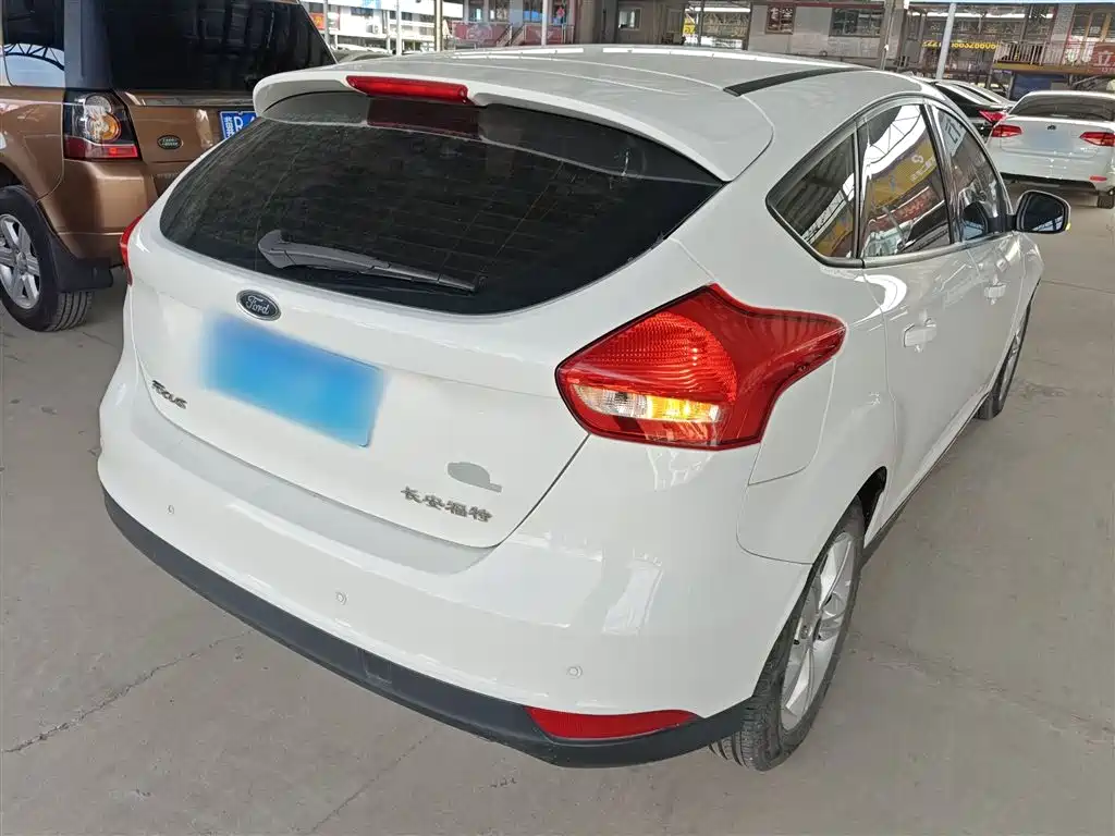 Focus Hatchback 1.6 L Auto Comfort Smart Travel