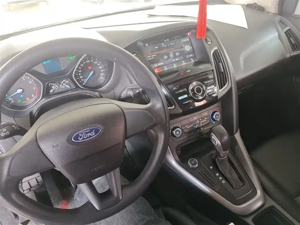 Focus Hatchback 1.6 L Auto Comfort Smart Travel