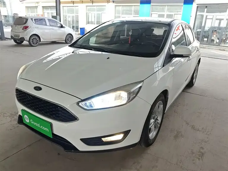 Ford Focus Hatchback 1.6 L Auto Comfort Smart Travel