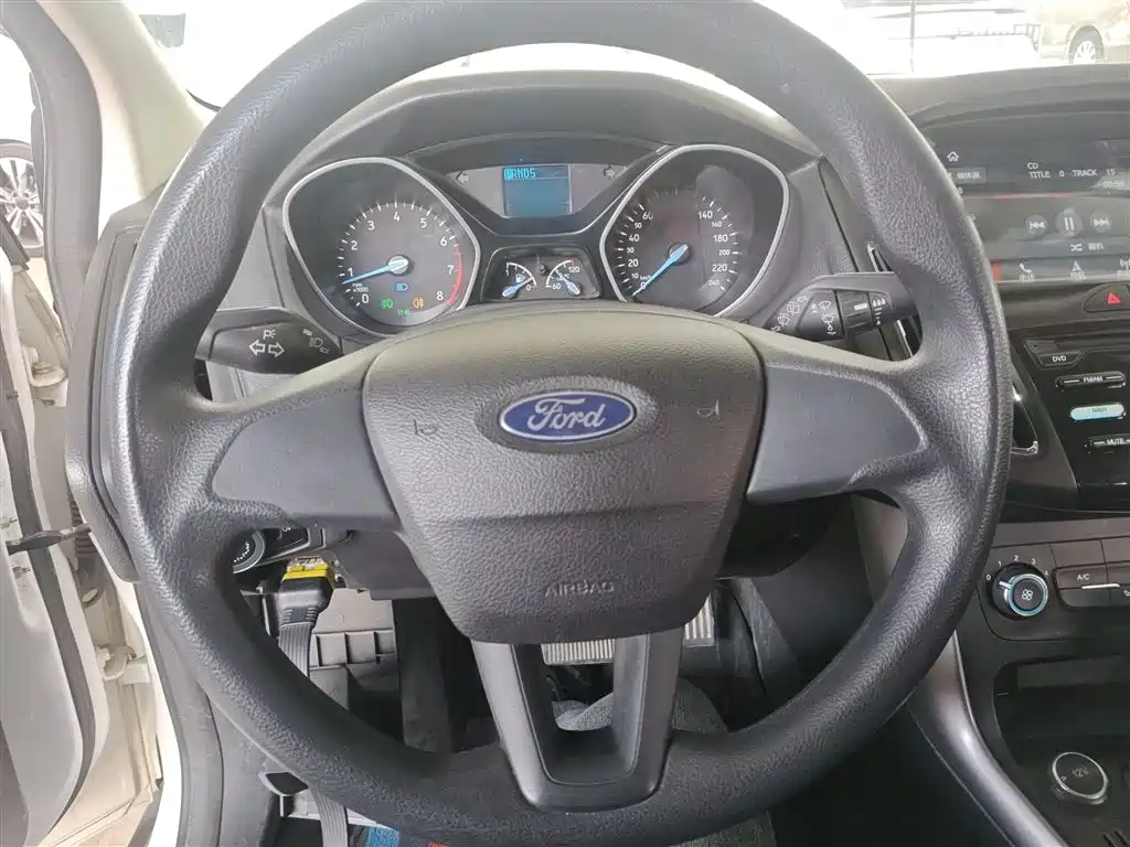 Focus Hatchback 1.6 L Auto Comfort Smart Travel