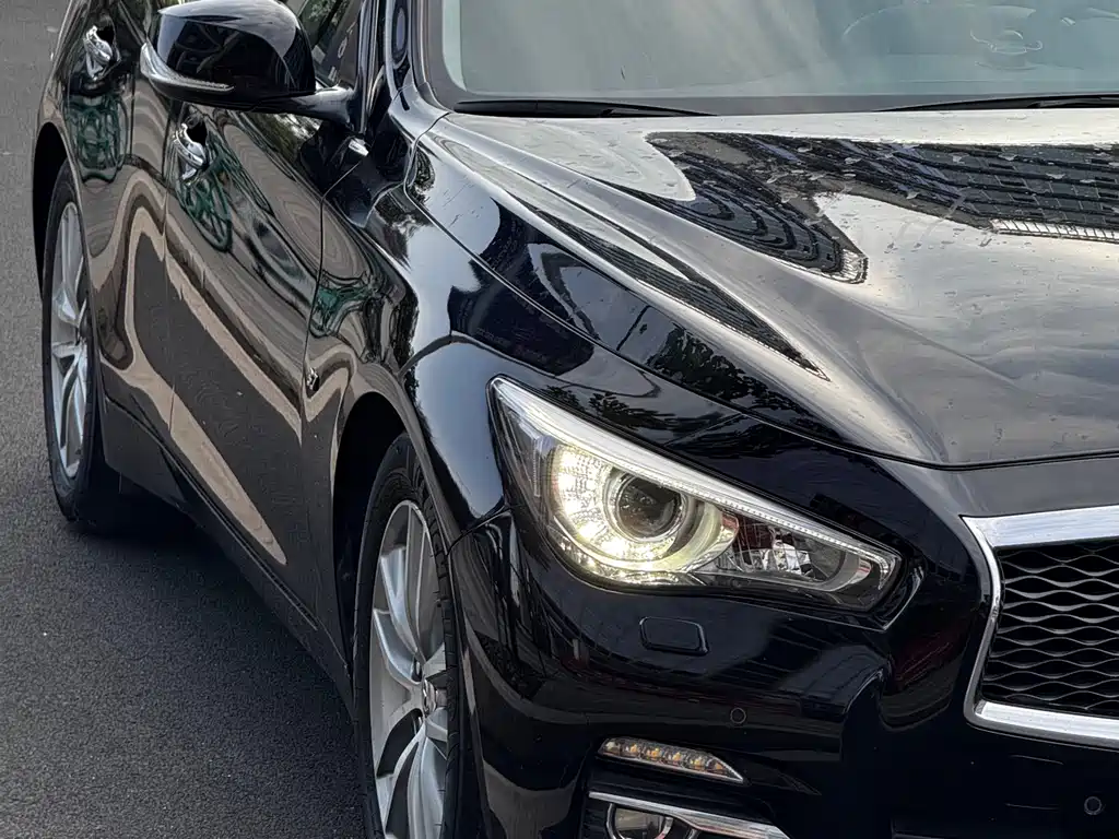Infiniti Q50 3.7 L Comfort