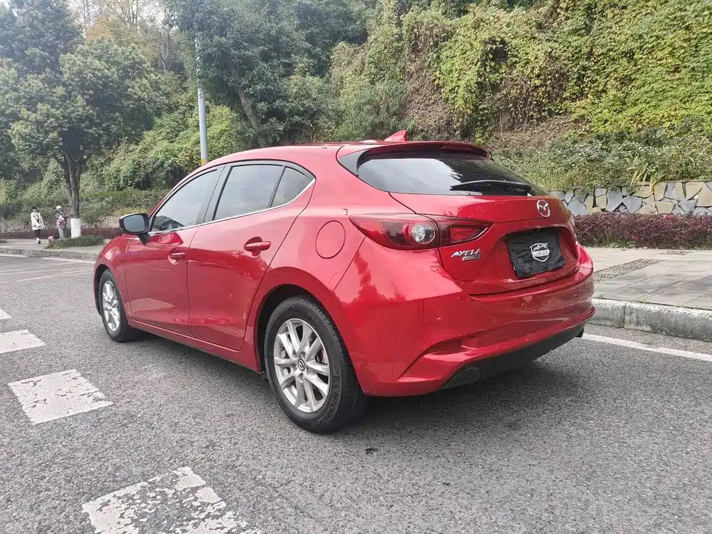 Mazda 3 Axela Hatchback 1.5 L Auto Luxury CN-V