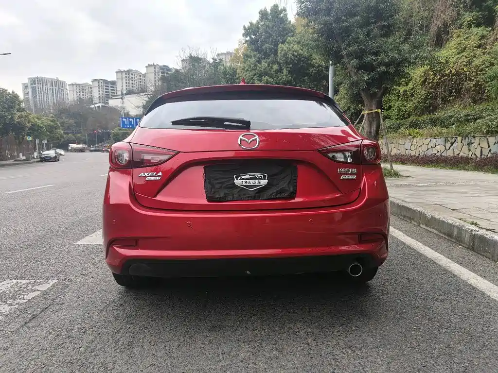 Mazda 3 Axela Hatchback 1.5 L Auto Luxury CN-V