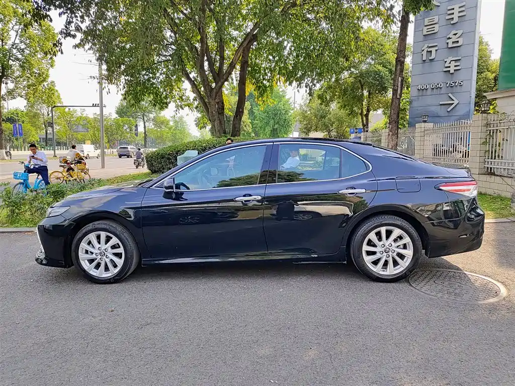 Camry 2.0 G Luxury