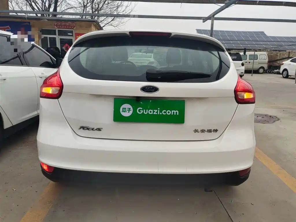 Focus Hatchback 1.6 L Auto Comfort