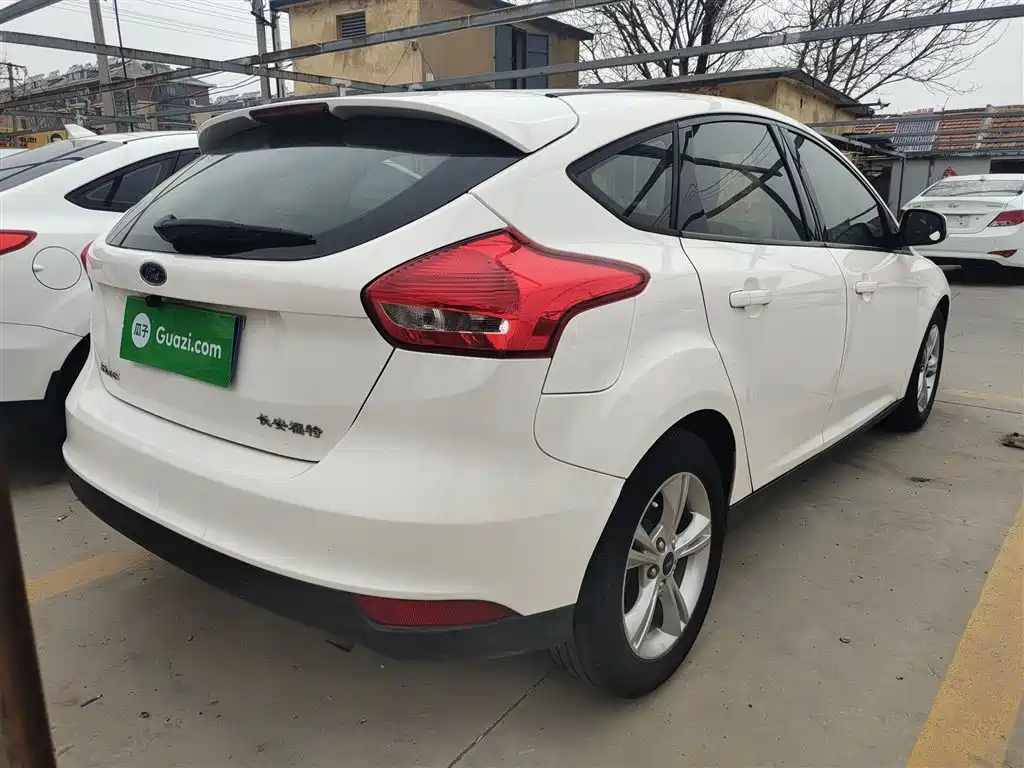 Focus Hatchback 1.6 L Auto Comfort