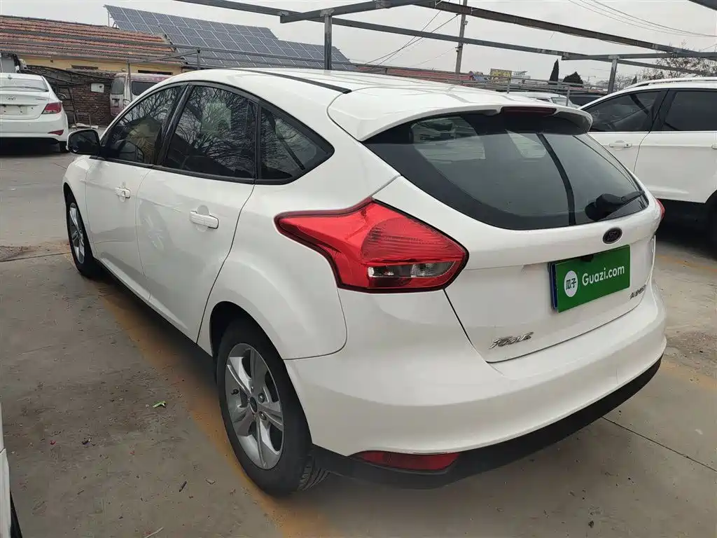 Focus Hatchback 1.6 L Auto Comfort