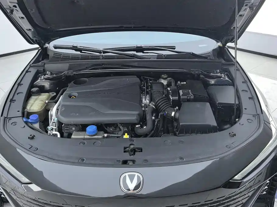 Changan UNI-V 1.5 T Distinguished