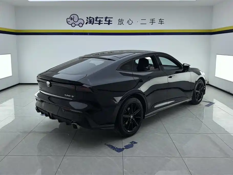 Changan UNI-V 1.5 T Distinguished
