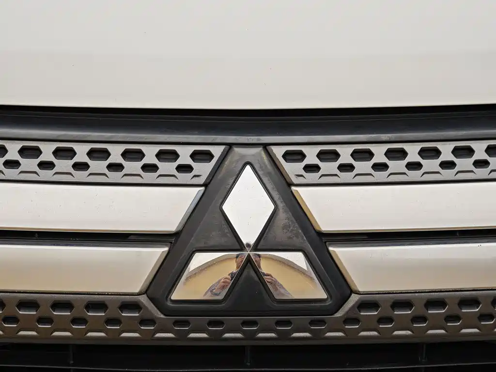 Outlander 2.0 L 2 WD Smooth Enjoyment 5-seat CN-VI