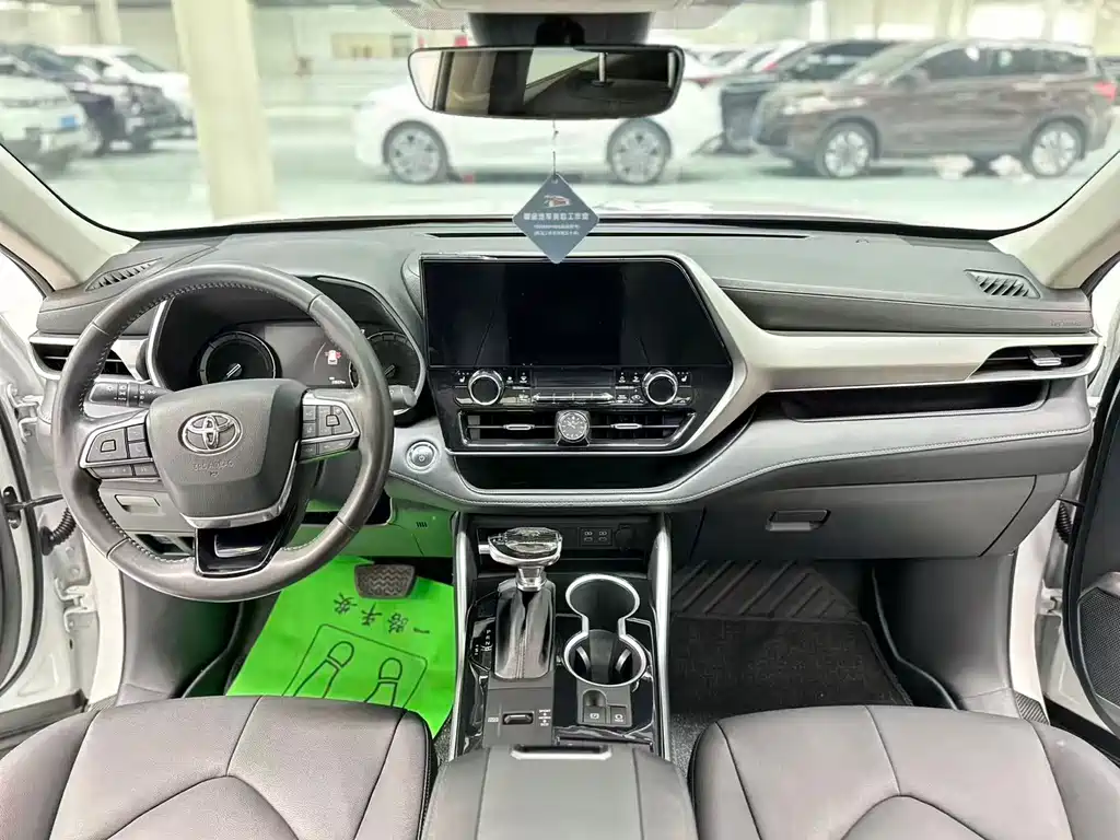 Highlander 2.5 L Smart e-Hybrid Dual Engine 4 WD Luxury 7-seat