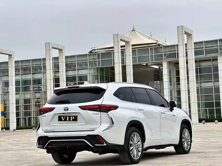 Toyota Highlander 2.5 L Smart e-Hybrid Dual Engine 4 WD Luxury 7-seat