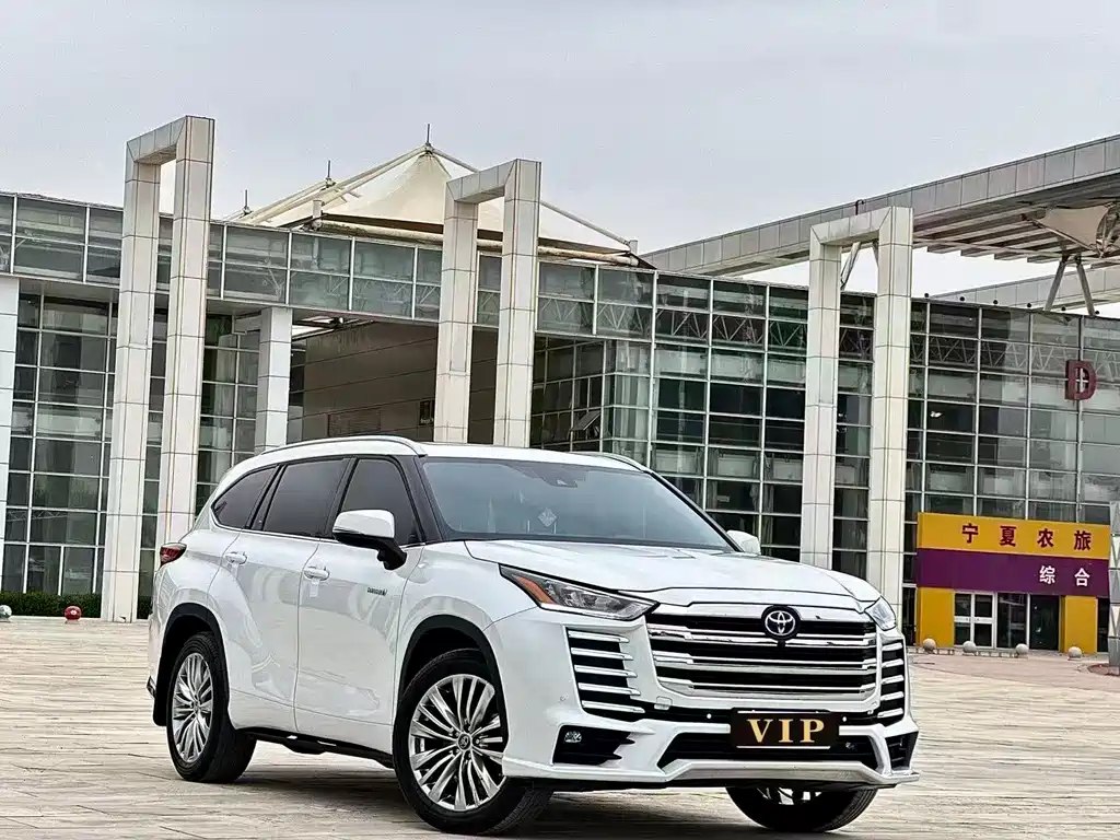Highlander 2.5 L Smart e-Hybrid Dual Engine 4 WD Luxury 7-seat
