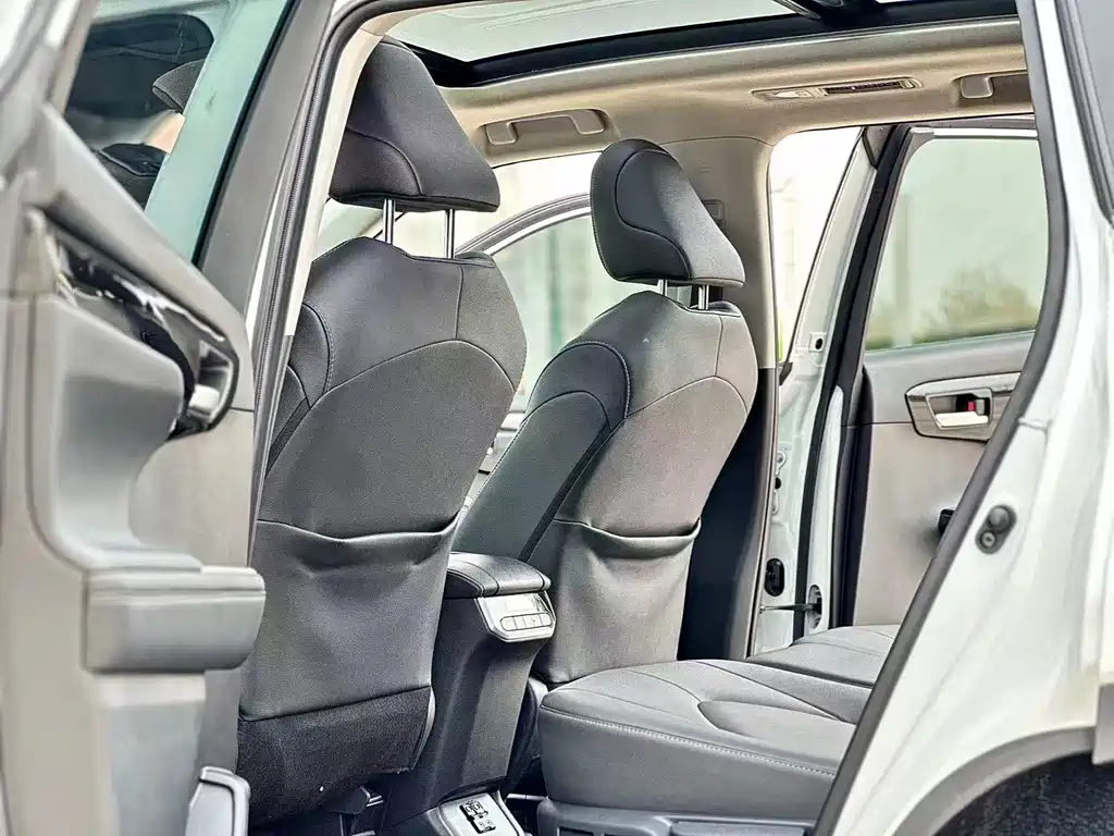 Highlander 2.5 L Smart e-Hybrid Dual Engine 4 WD Luxury 7-seat