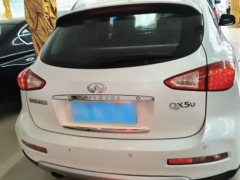 Infiniti QX50 2.5 L Joy
