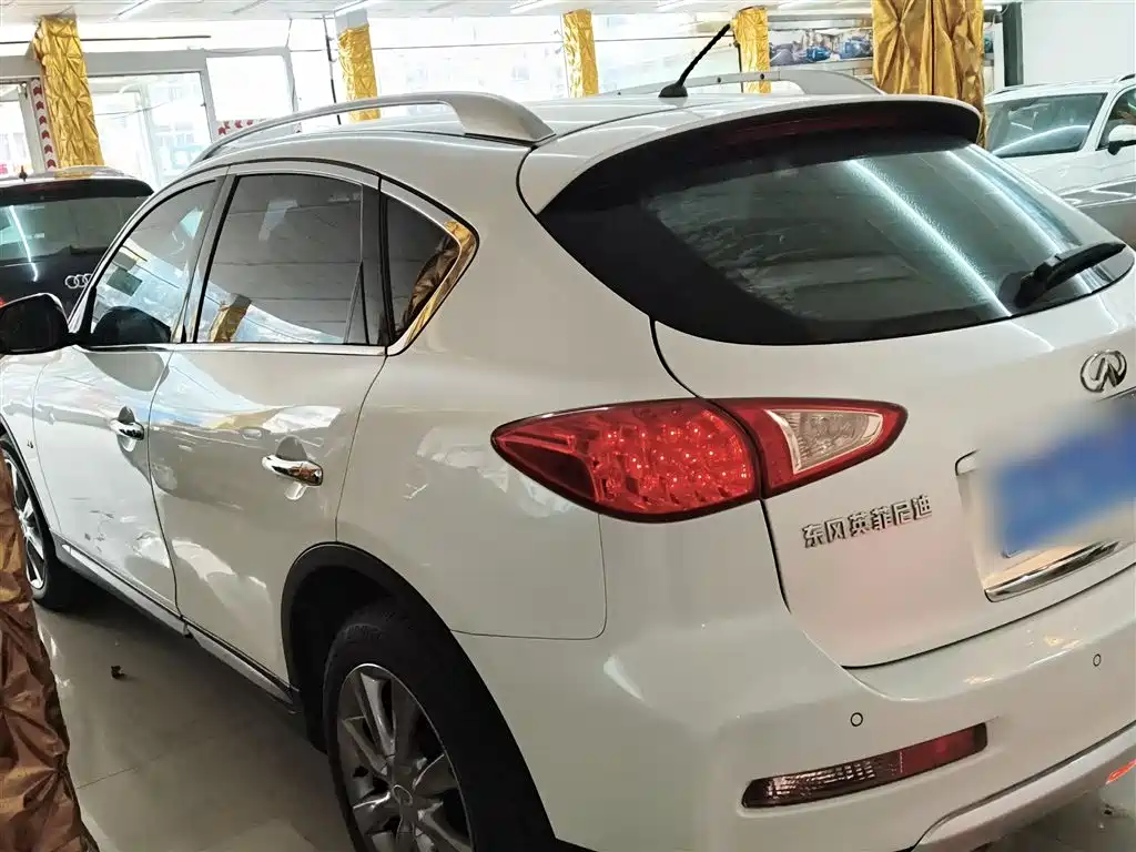 Infiniti QX50 2.5 L Joy