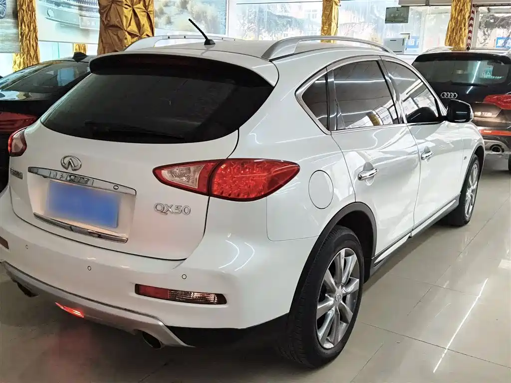 Infiniti QX50 2.5 L Joy