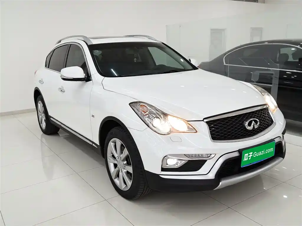 Infiniti QX50 2.5 L Joy