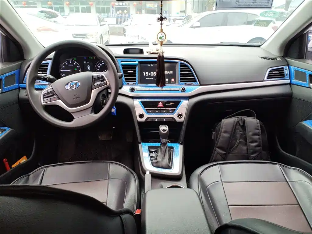 Elantra 1.6 L Auto Smart Dazzle · Elite