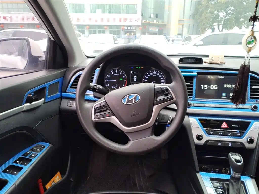 Elantra 1.6 L Auto Smart Dazzle · Elite