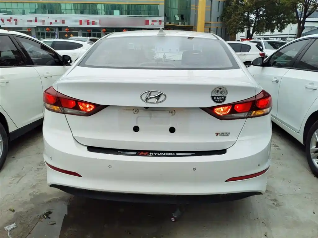 Elantra 1.6 L Auto Smart Dazzle · Elite