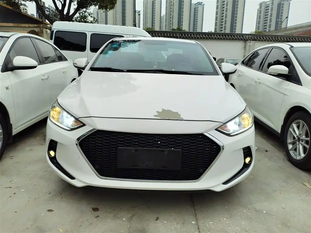 Elantra 1.6 L Auto Smart Dazzle · Elite