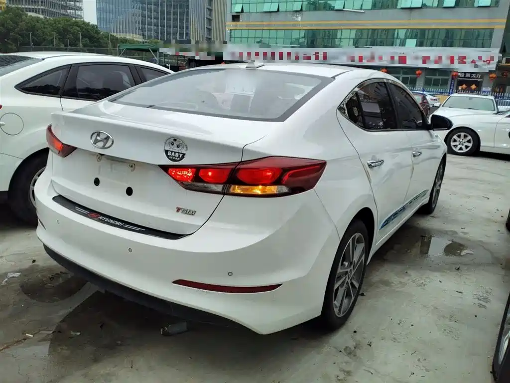 Elantra 1.6 L Auto Smart Dazzle · Elite