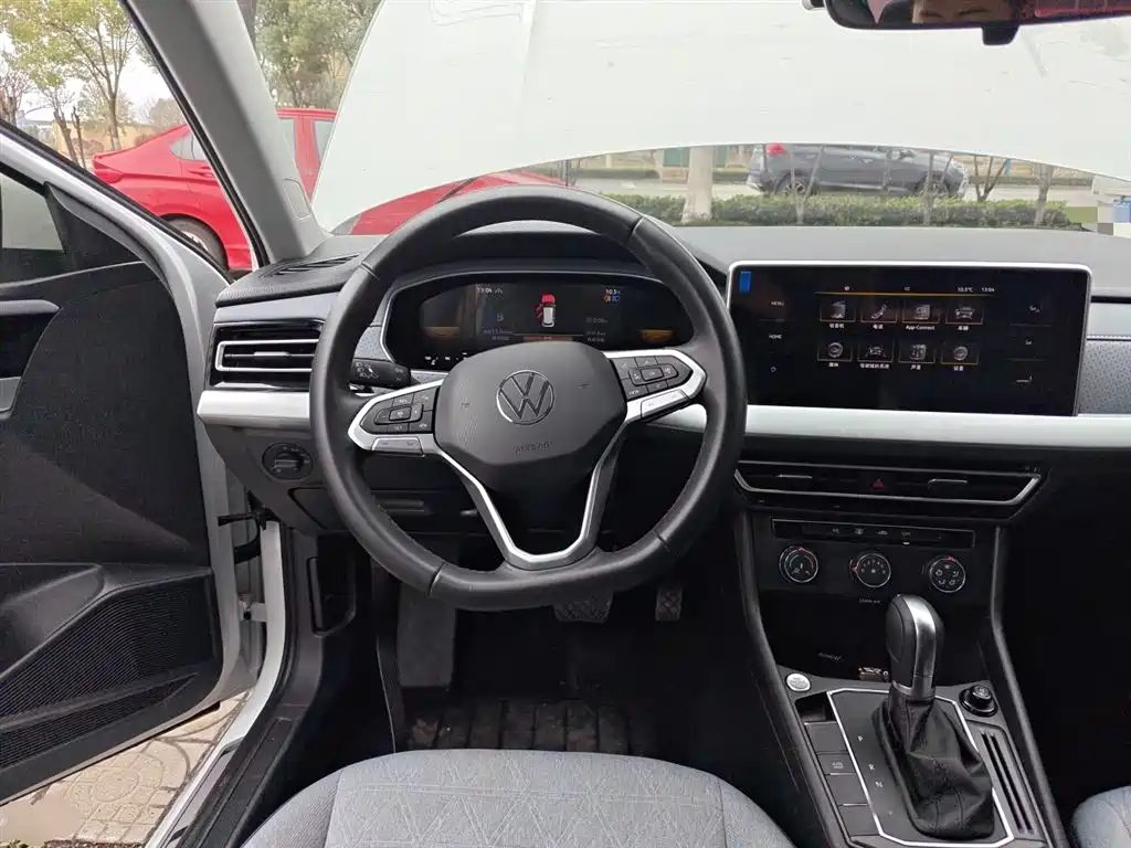 Lavida 1.5 L Auto Manyi