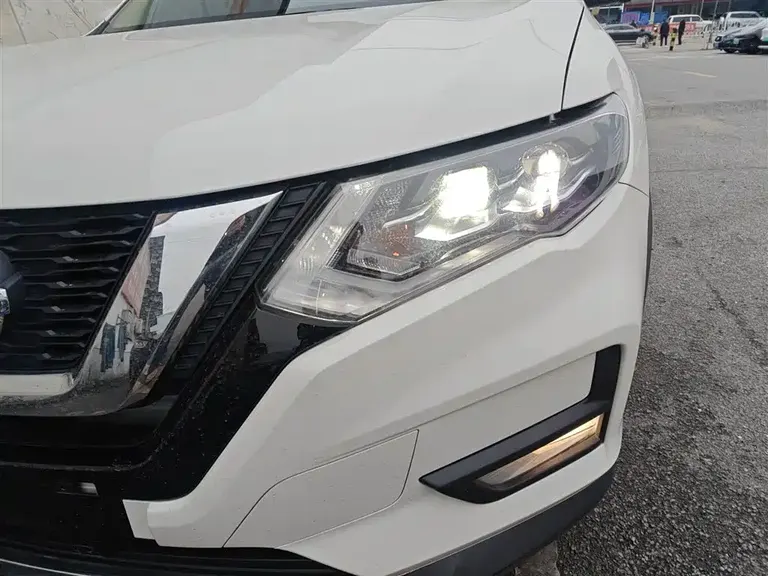 Nissan X-Trail 2.0 L XL Premium CVT 2 WD Connected Premium