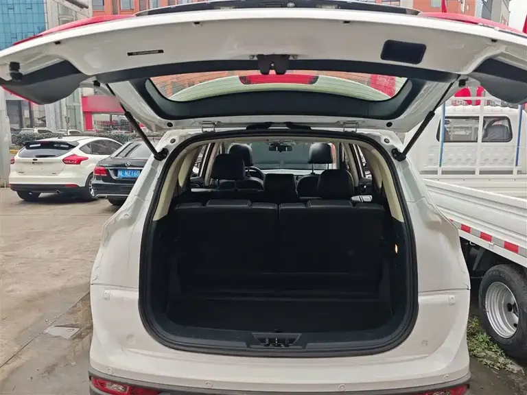 Dongfeng Fengguang 580 Facelift 1.5 T CVT Luxury