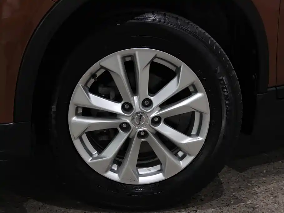 X-Trail 2.5 L CVT Leading 4 WD