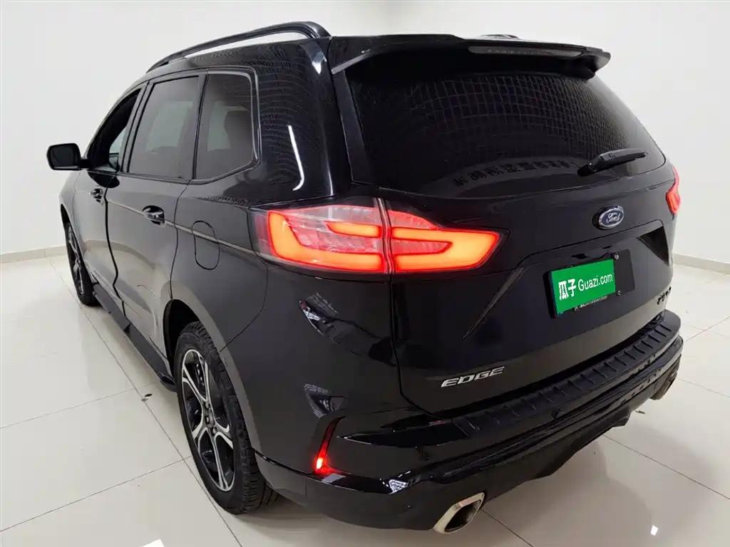 Edge EcoBoost 245 2 WD ST-Line 5-seat