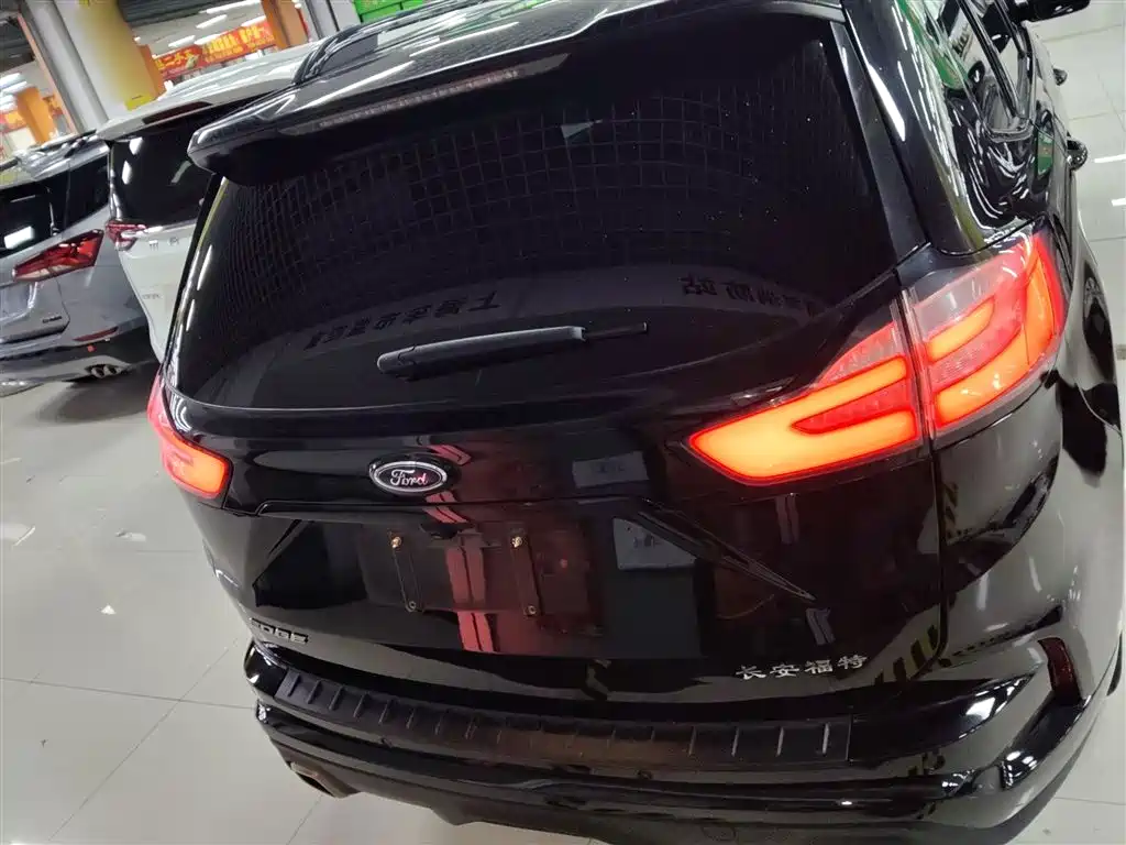 Edge EcoBoost 245 2 WD ST-Line 5-seat
