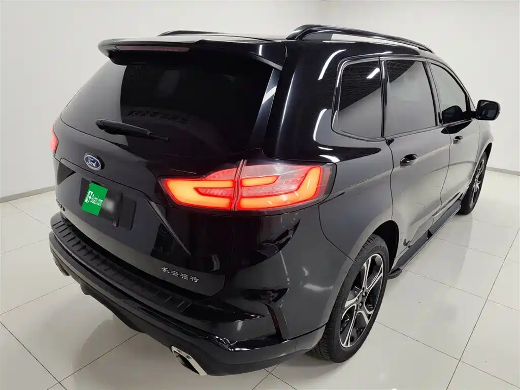 Edge EcoBoost 245 2 WD ST-Line 5-seat