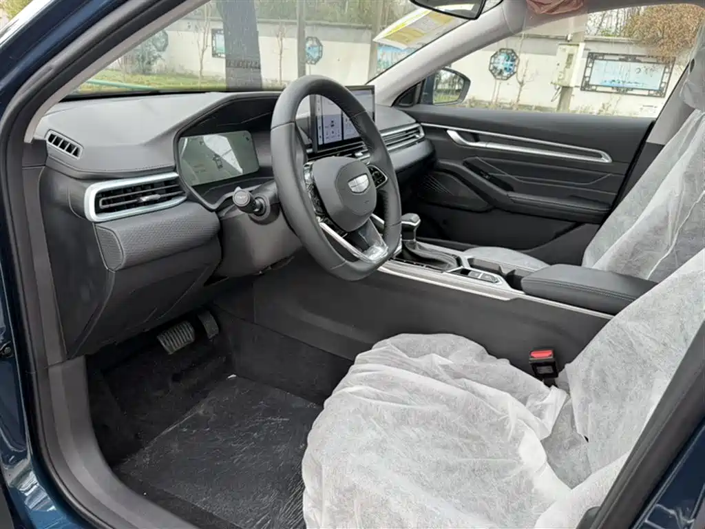 Emgrand 帝豪 2026款 400万纪念款 1.5 L CVT飞越型