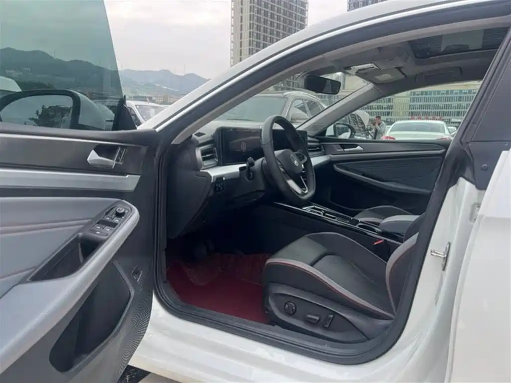 Lamando Lamando L 280 TSI DSG Spicy Cool